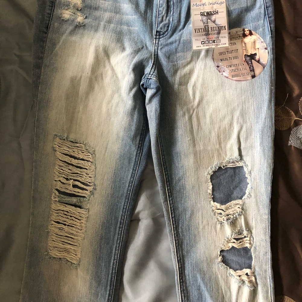 Juniors Destroyed Jeans